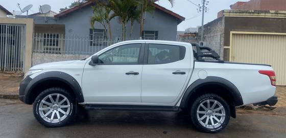 MITSUBISHI L200 TRITON 2.4 16V TURBO DIESEL SPORT GL CD 4P 4X4 MANUAL